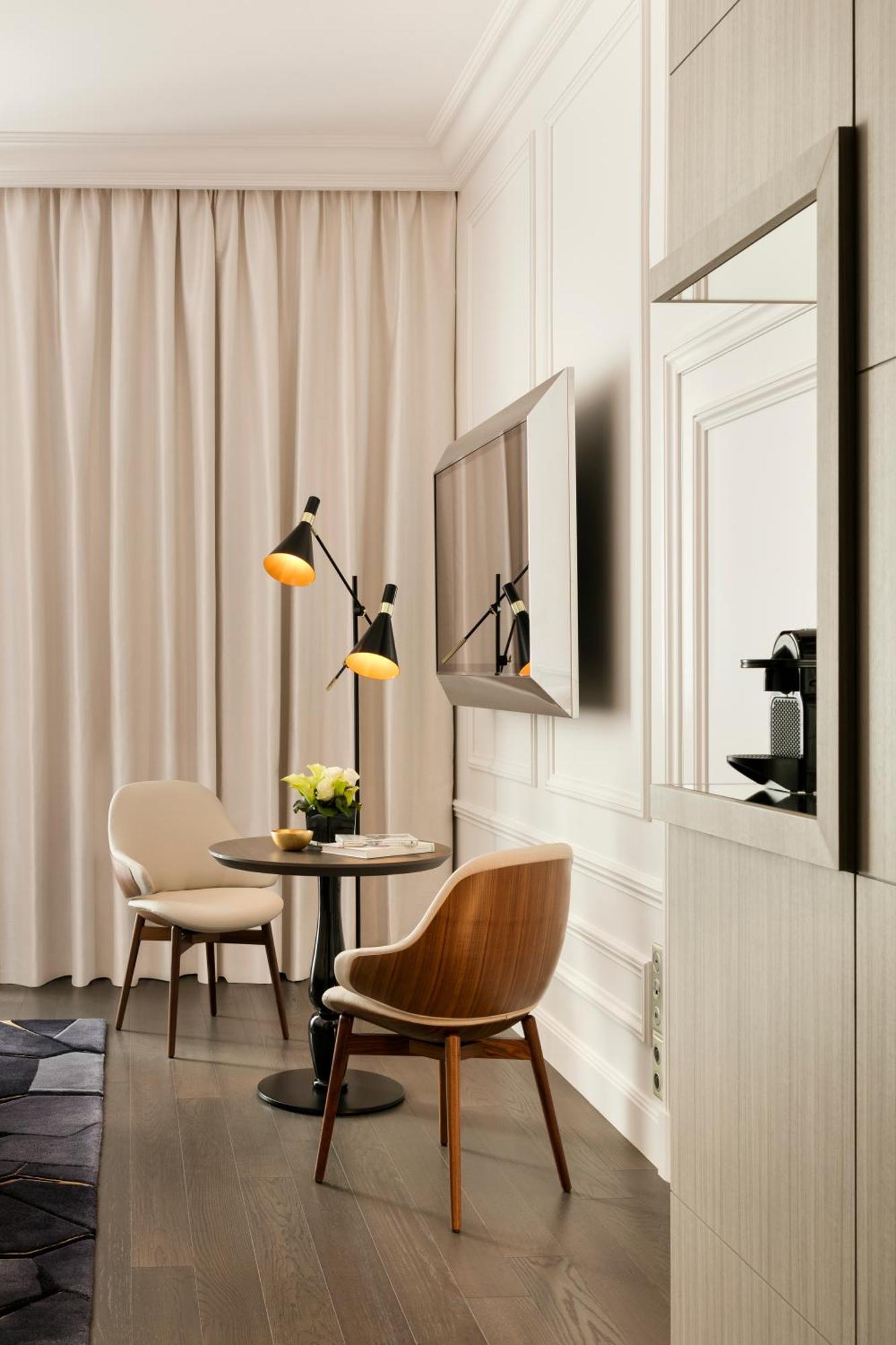 La Clef Champs-Elysees Paris By The Crest Collection Rom bilde